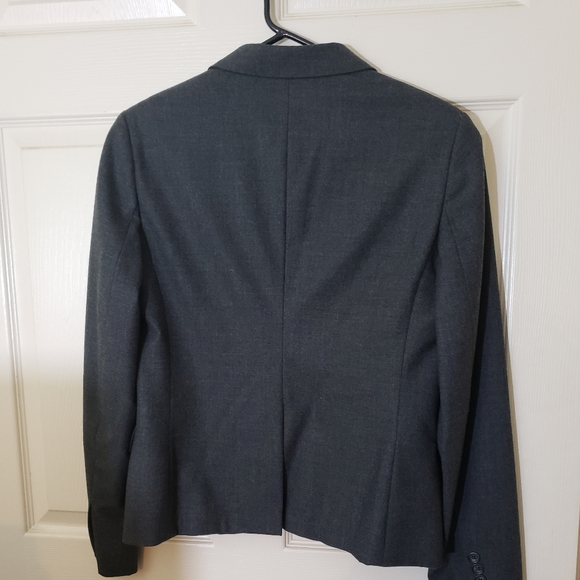 Brooks Brothers suit jacket size 8. - Picture 3 of 4